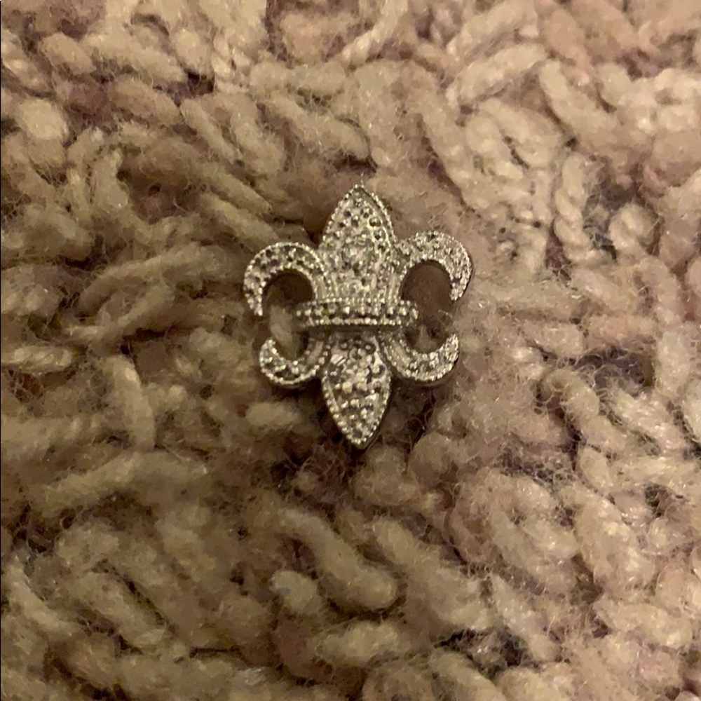 Fleur de lis pendant